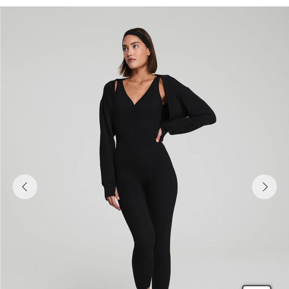 ISO…. I’m looking for the SPANX AirEssentials®
Shrug